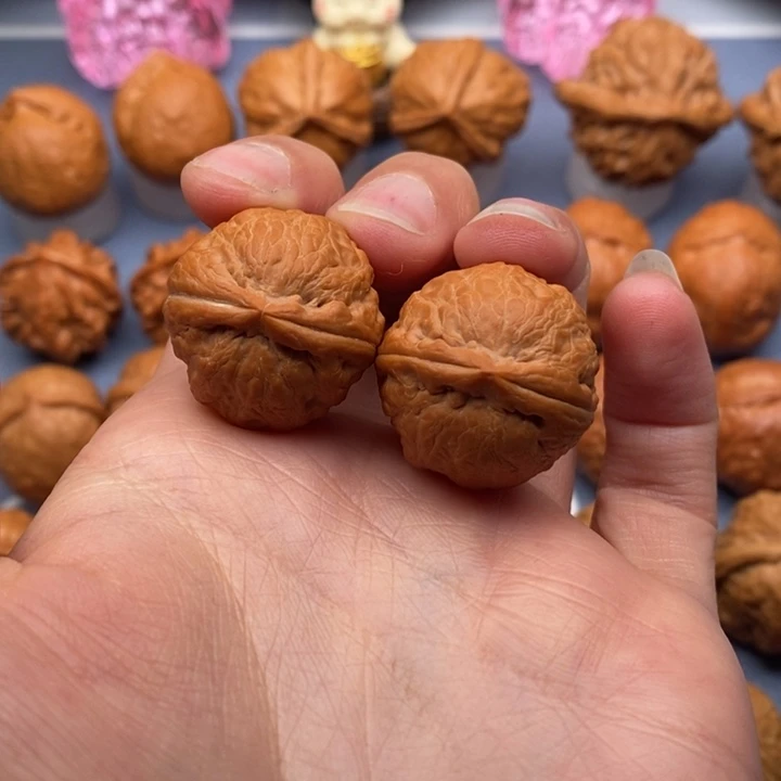 文玩核桃吊坠小绣球