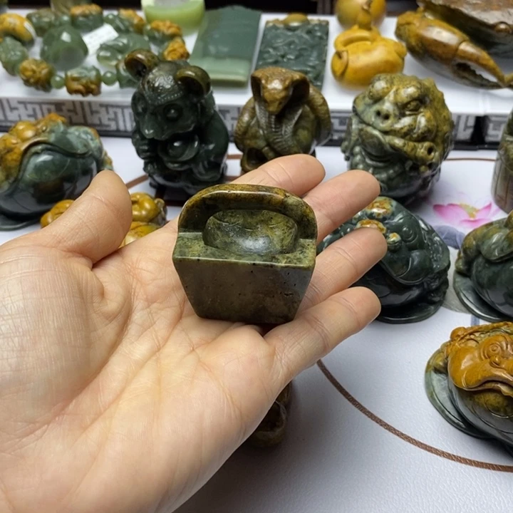 透闪石质玉手把未镶嵌湄*