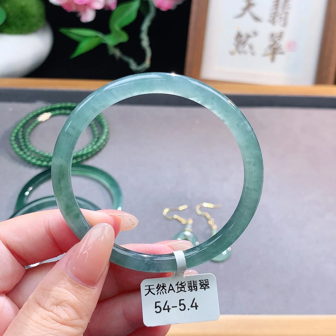 未镶嵌手镯（圆镯）翡翠