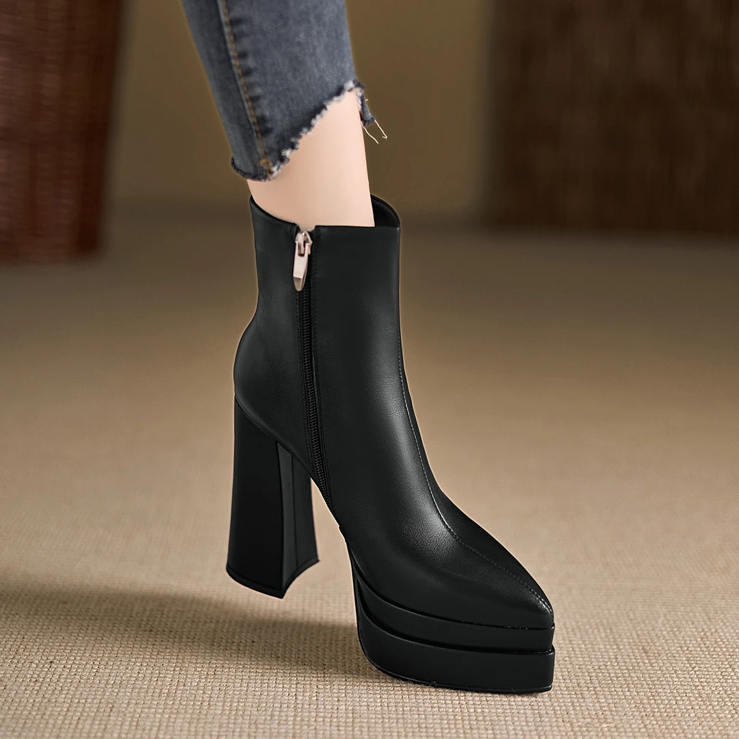 修悦~13cm小众设计防水台超高跟时装靴尖头粗跟短靴欧美气质女靴
