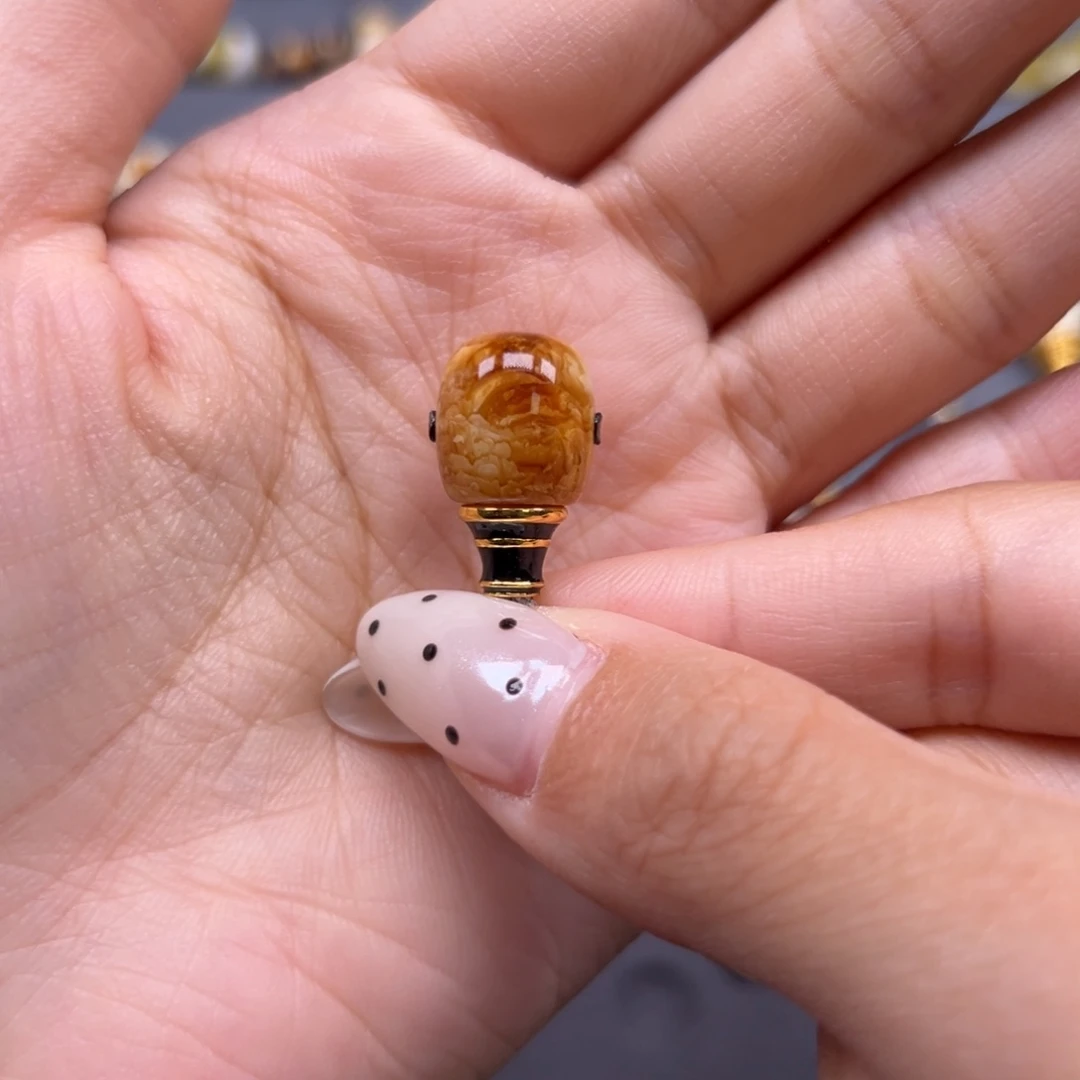 琥珀未镶嵌裸石11.3mm