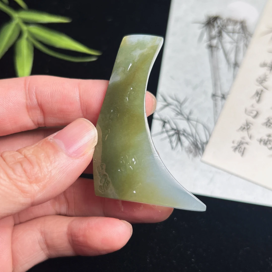 翡翠片料定制，材料价。适合做男士手牌。尺寸54*19*11.6