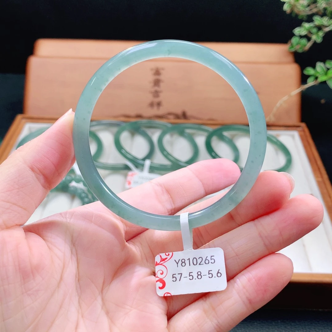 翡翠手镯（圆镯）未镶嵌