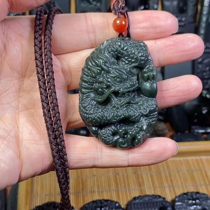 颈饰未镶嵌和田玉(青玉)