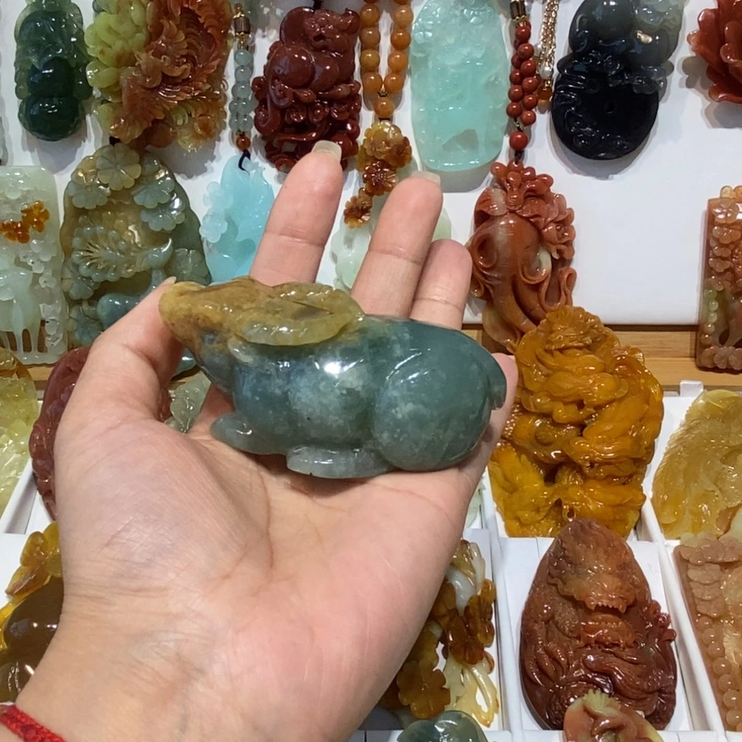 蛇纹石玉未镶嵌颈饰我****酱