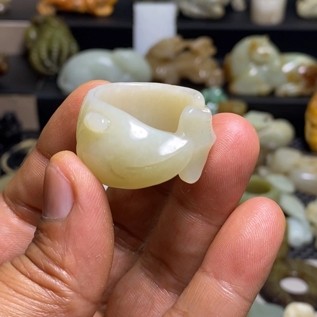 和田玉未镶嵌把件