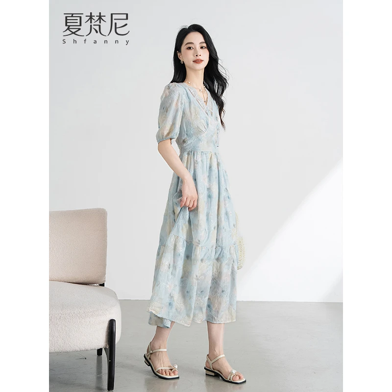 夏梵尼花约夏日2025夏季新款蕾丝拼接V领重工刺绣连衣裙