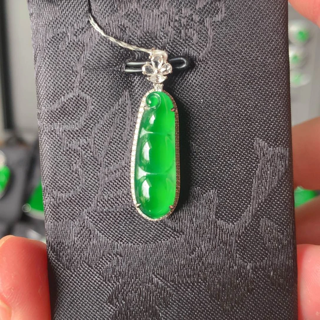 吊坠(不含链)18K金镶嵌翡翠福豆