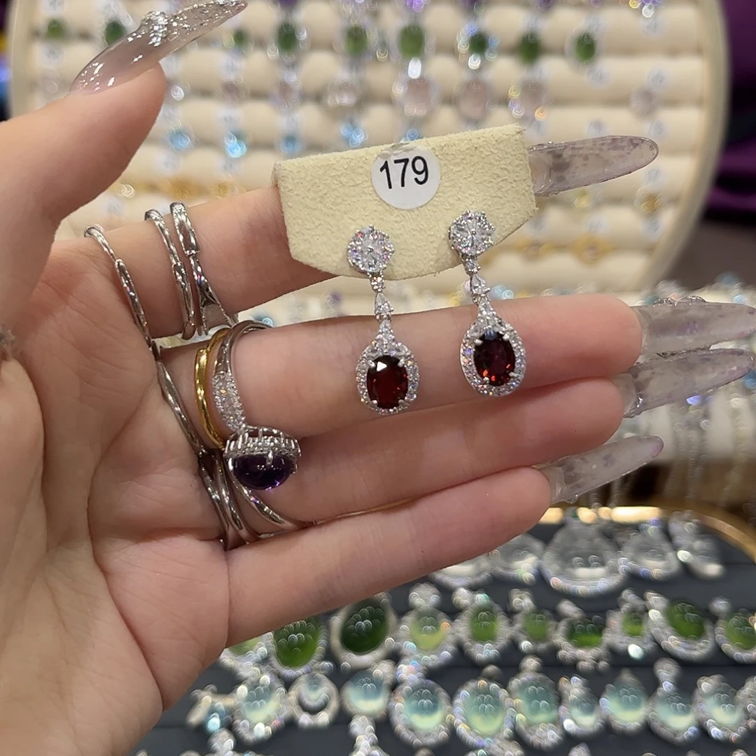 匞***）石榴石女款银S925镶嵌耳饰