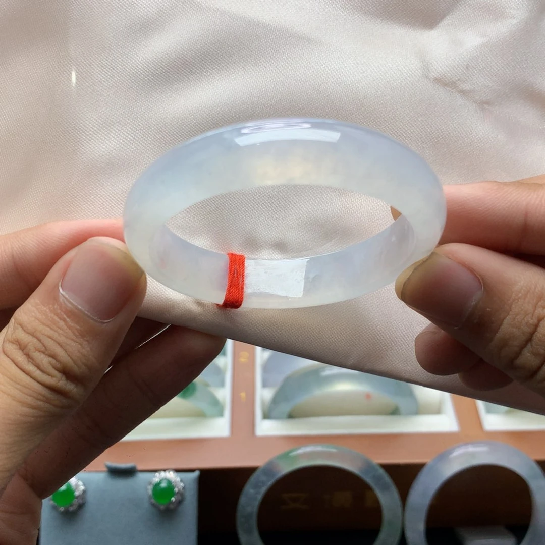 翡翠手镯未镶嵌贵妃