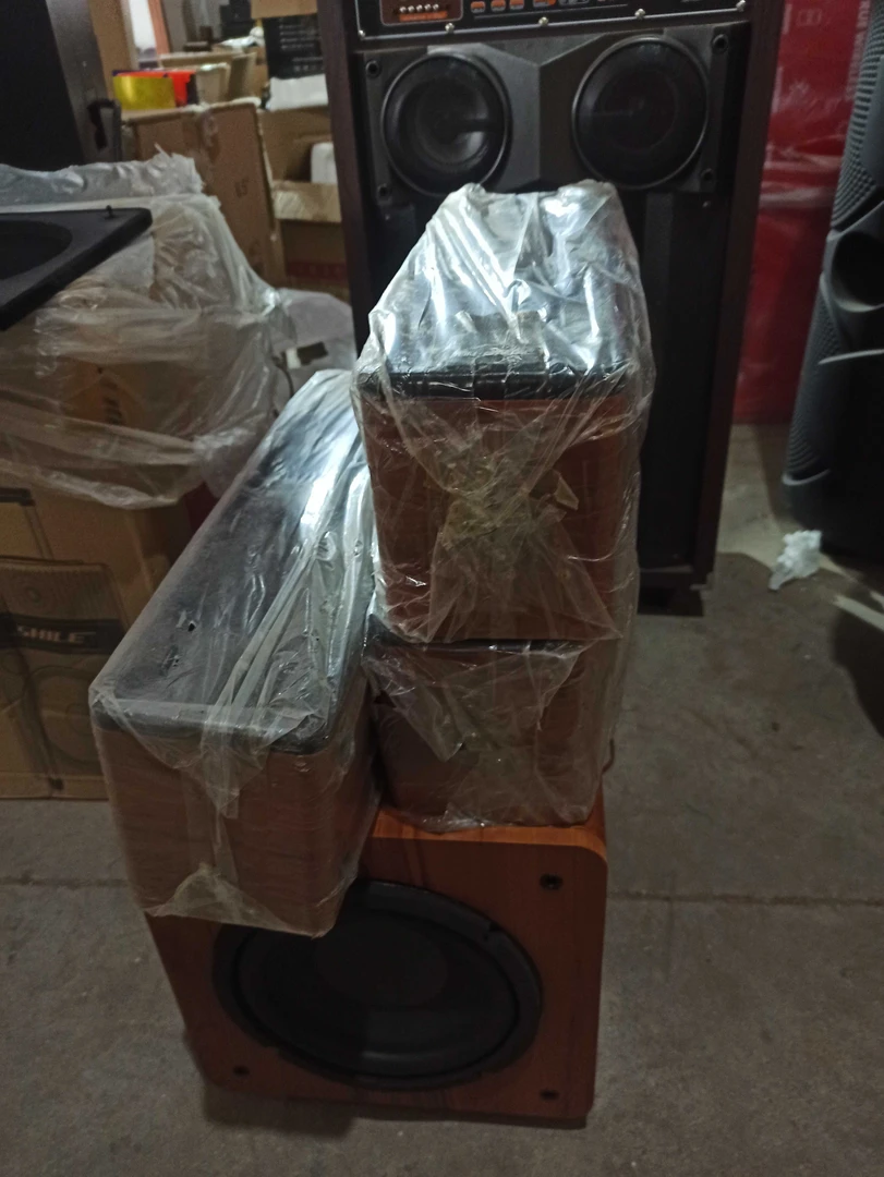 准新品  先科有一个8寸低音炮一个中置两个小音响