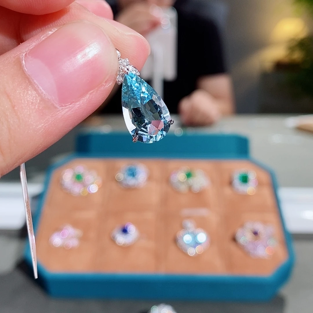 可***婆18K金镶嵌颈饰海蓝宝石3.87ct