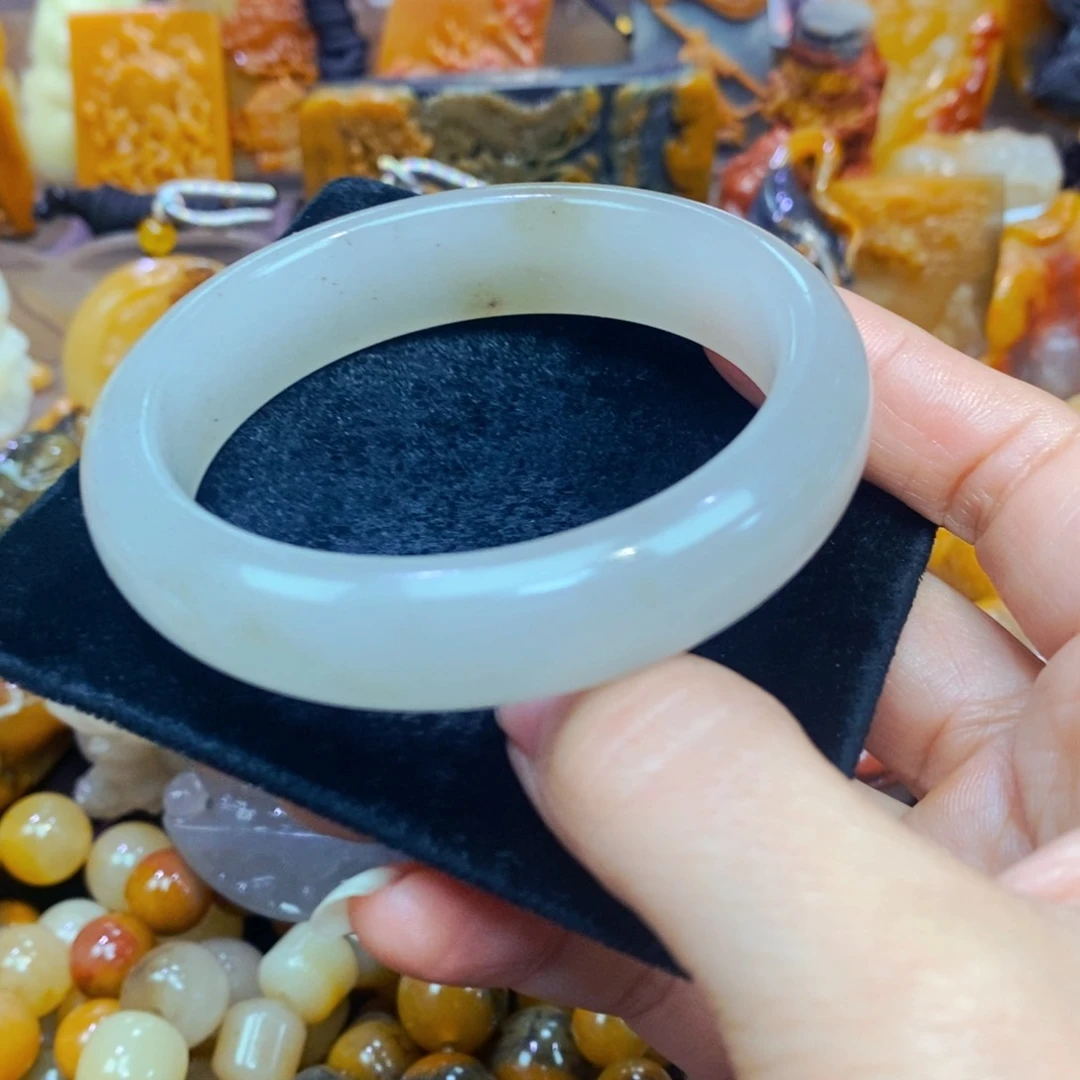 未镶嵌石英质玉（黄龙玉）手链