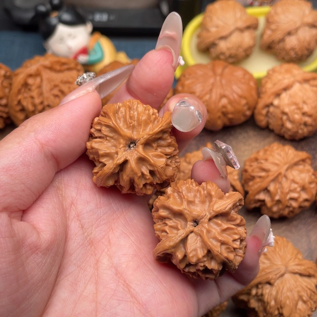 吊坠文玩核桃全品，红皮苹果园35