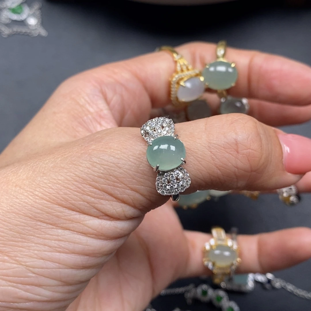 翡翠颈饰未镶嵌?****࿐翡翠