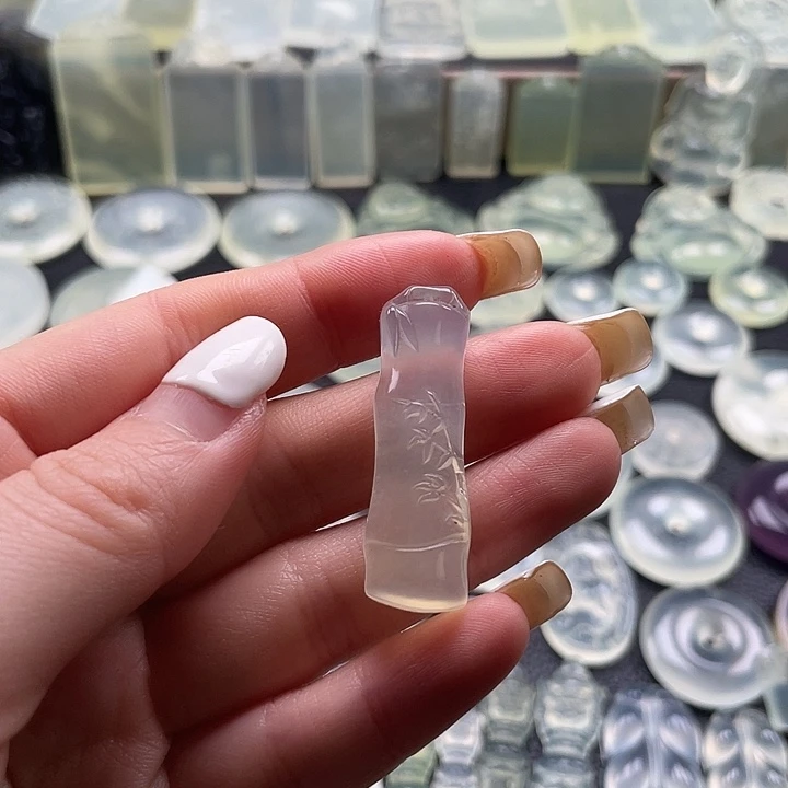 岫玉未镶嵌颈饰竹节