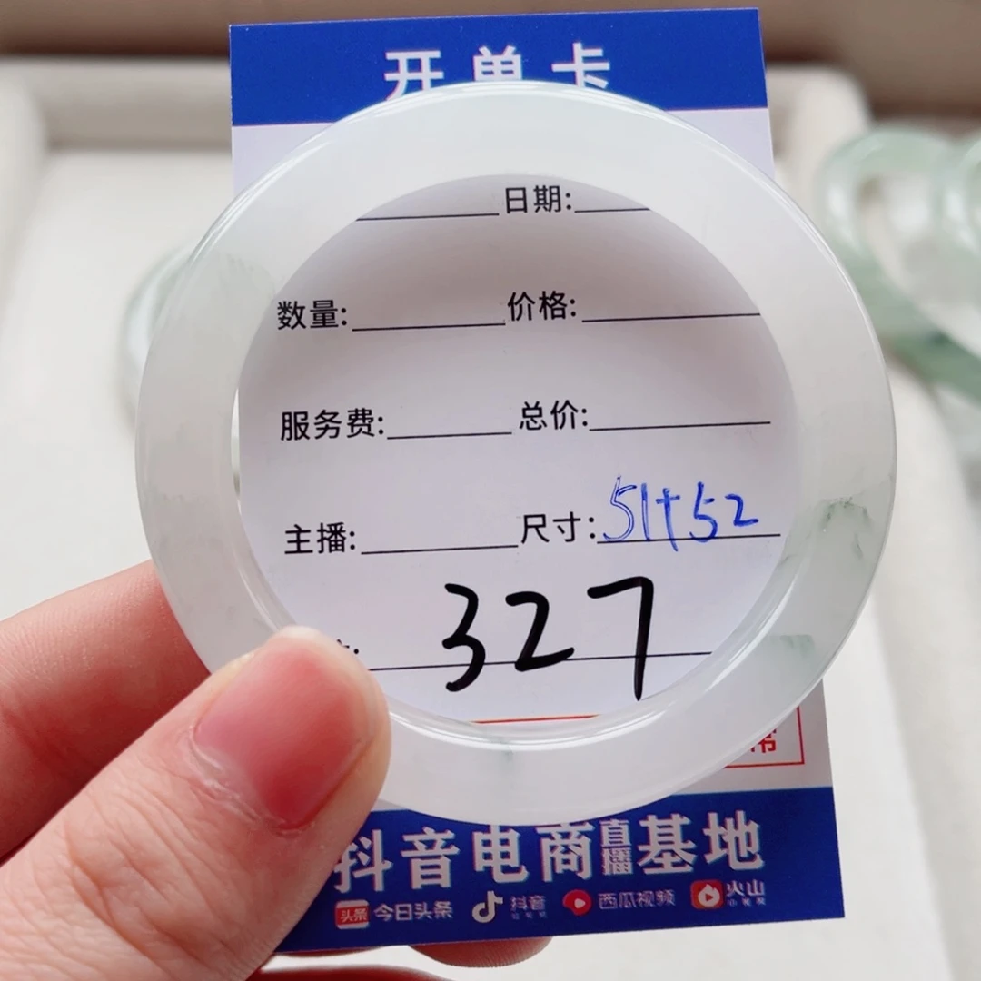 石英质玉手镯未镶嵌?****