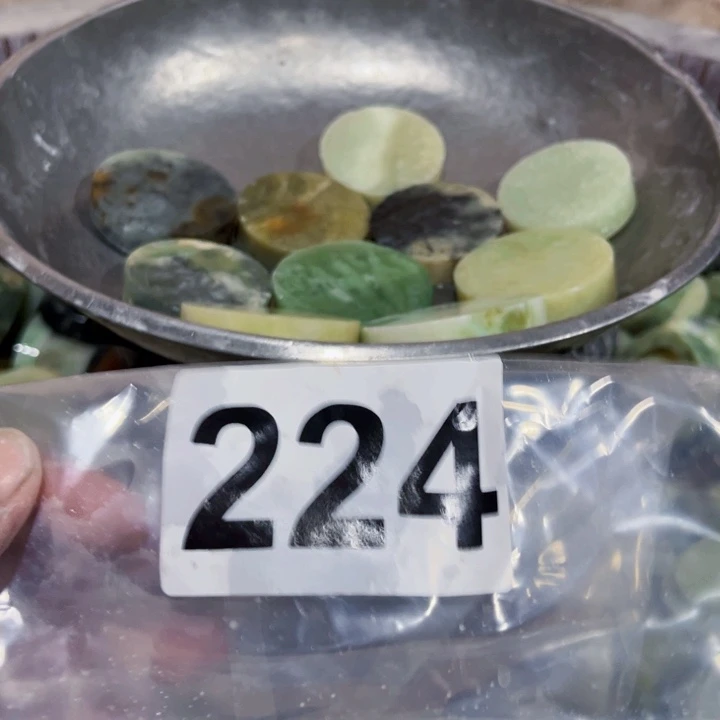 蛇纹石玉未镶嵌珠宝半成品