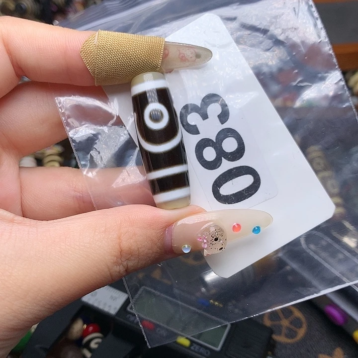 未镶嵌发一个玛瑙/玉髓