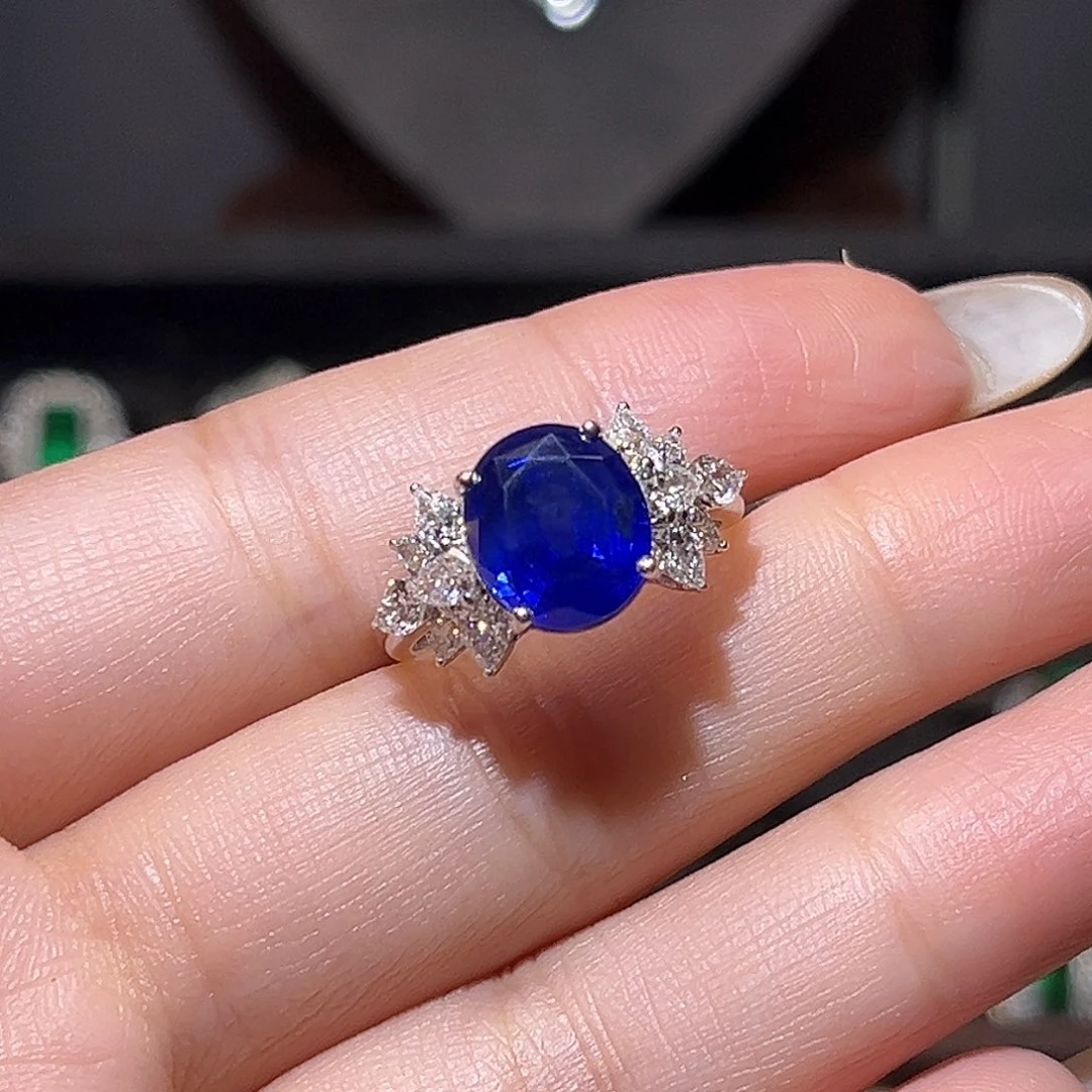戒指18K金镶嵌蓝宝石皇家蓝5！6ct
