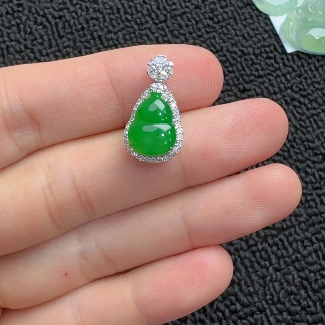 翡翠18K金镶嵌吊坠(不含链)葫芦