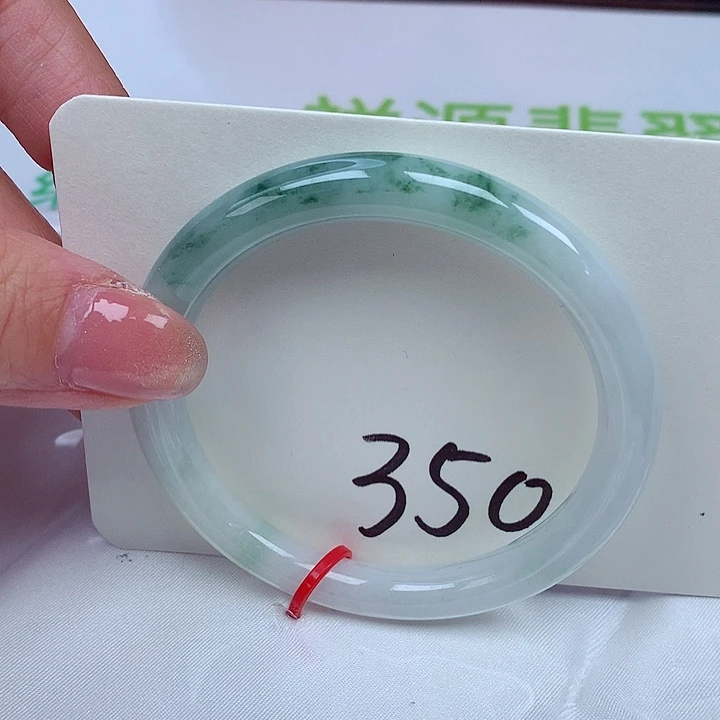 翡翠手镯未镶嵌翡翠