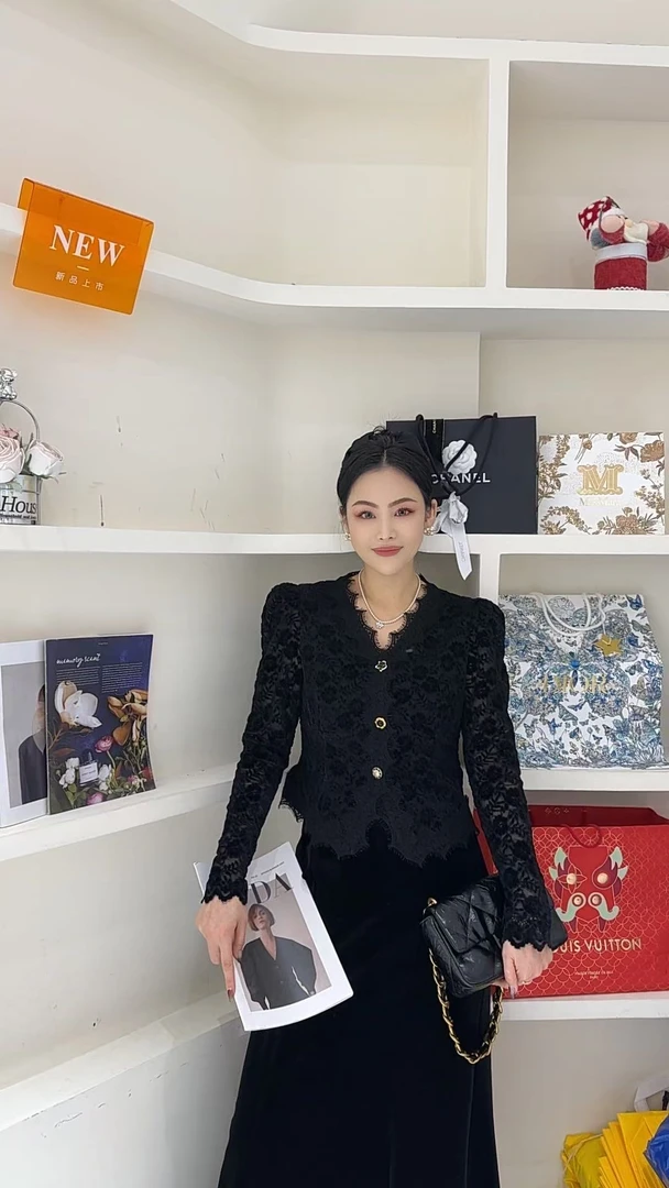 【回头率】欧货高品质名媛风蕾丝收腰显瘦打底上衣-8952278