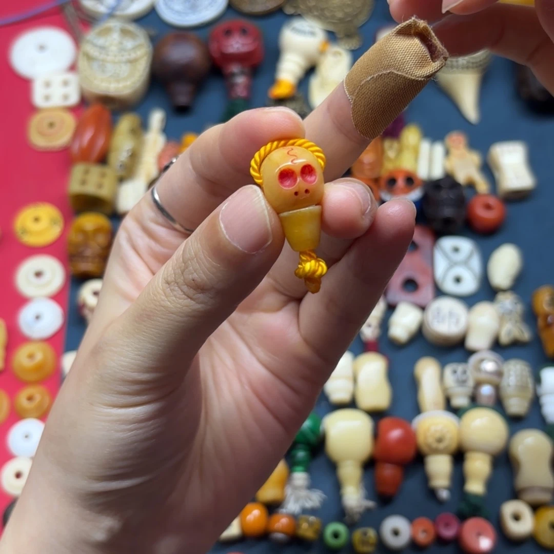 配饰等都可做一些点缀图案