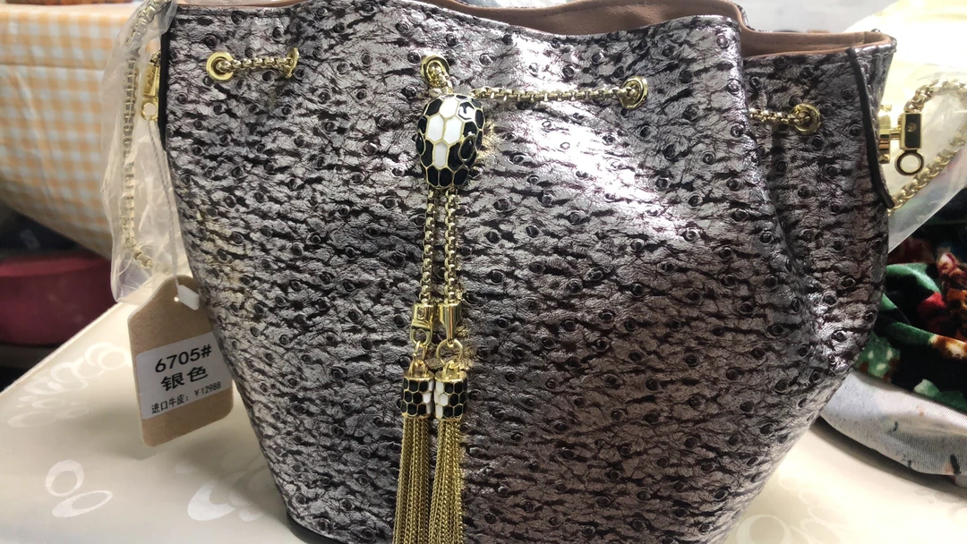 真皮小包小巧优雅