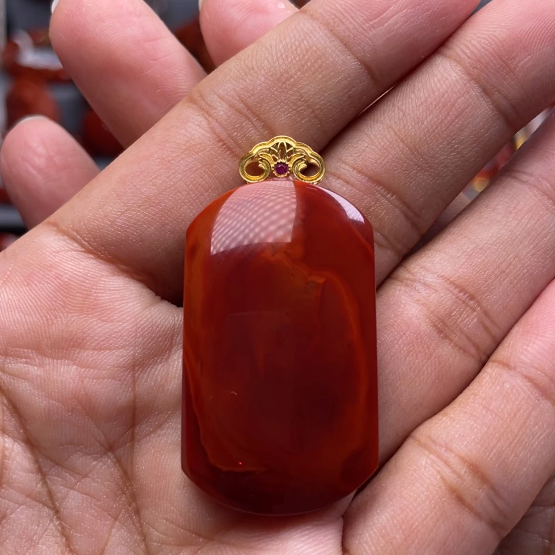 南红玛瑙18K金镶嵌珠宝奇石无事牌吊坠