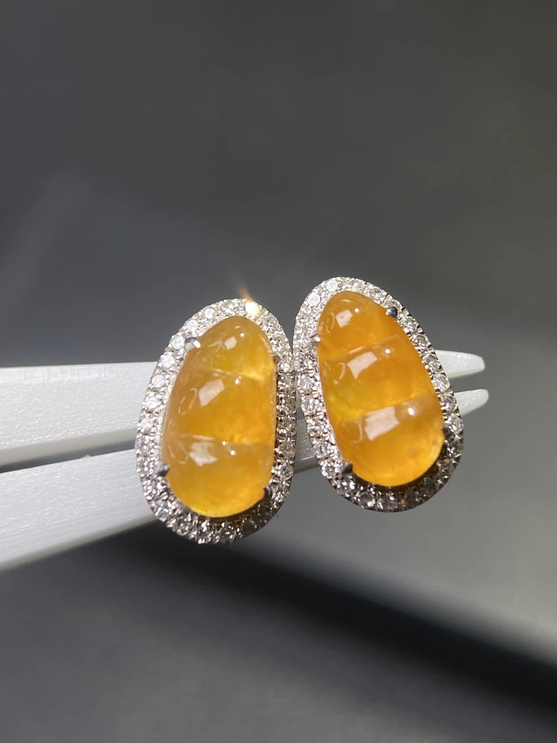 18k金镶嵌天然缅甸翡翠A货黄翡豆子耳钉百搭气质送礼首选