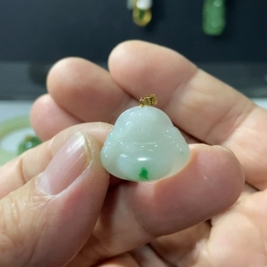 翡翠18K金镶嵌颈饰肚里藏金