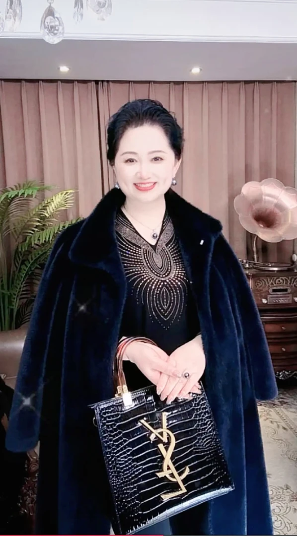 人造皮草 （送麂皮绒手套一对）时尚减龄高端大气上档次貂毛大衣