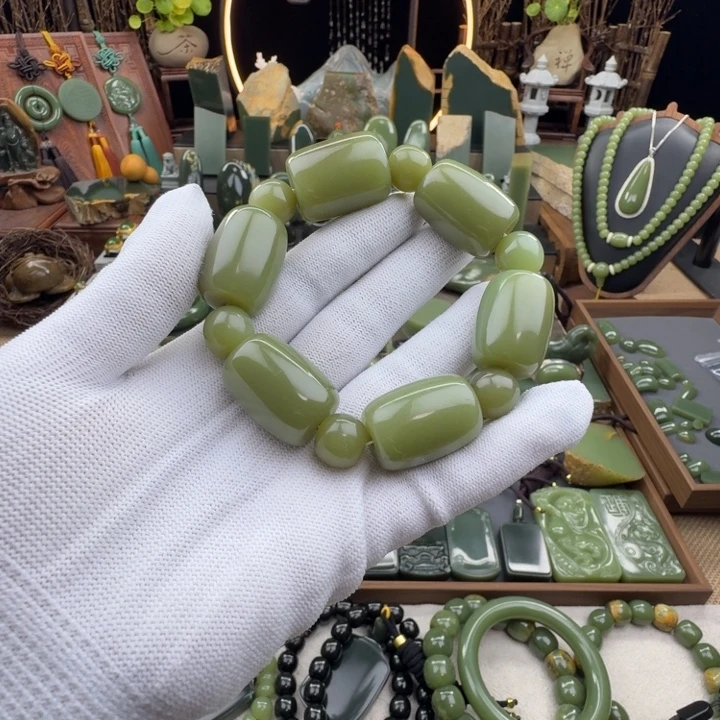 王***登岫岩老玉（透闪石质玉）未镶嵌手串