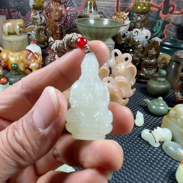 和田玉颈饰未镶嵌小*哥