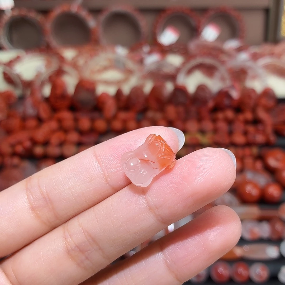 南红玛瑙未镶嵌颈饰并蒂莲桶珠13*10