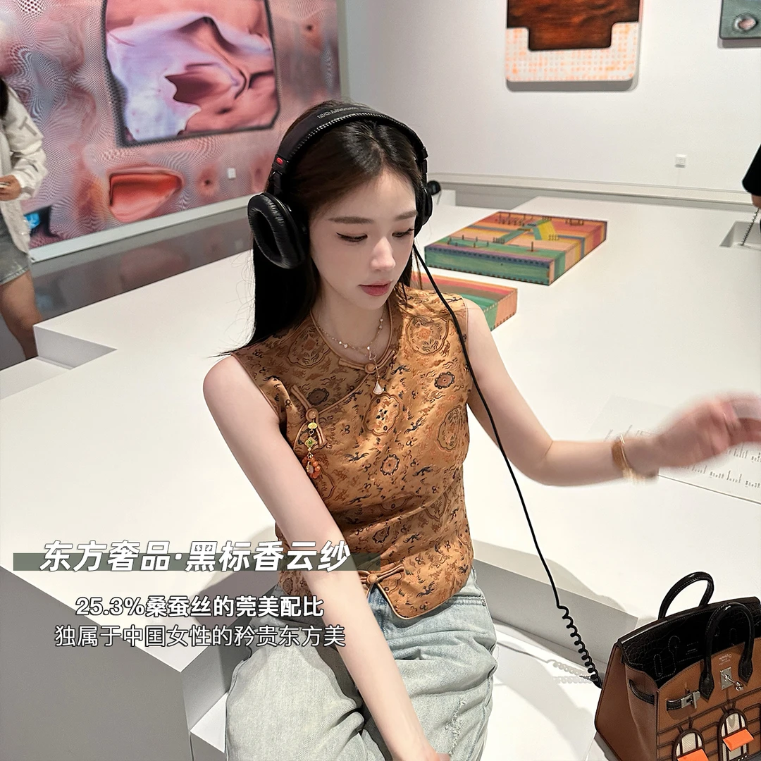 黑标“鹤鹿同春”国风马甲 藏在细节里的东方美学