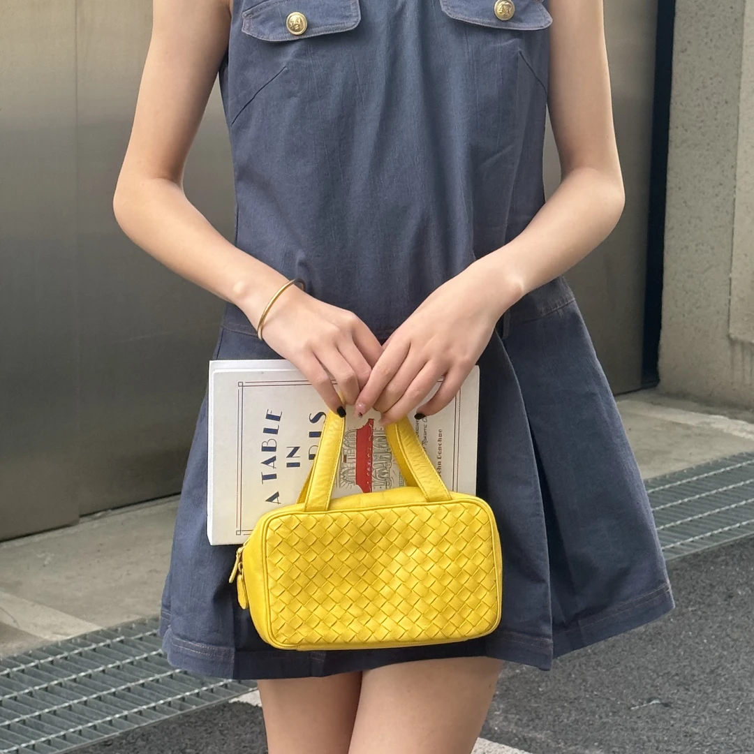 95新 BOTTEGA VENETA/葆蝶家 小鸡黄手提相机包皮编织
