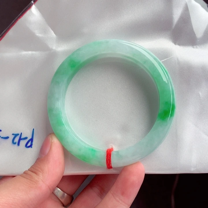 V***雯翡翠未镶嵌手镯翡翠定金