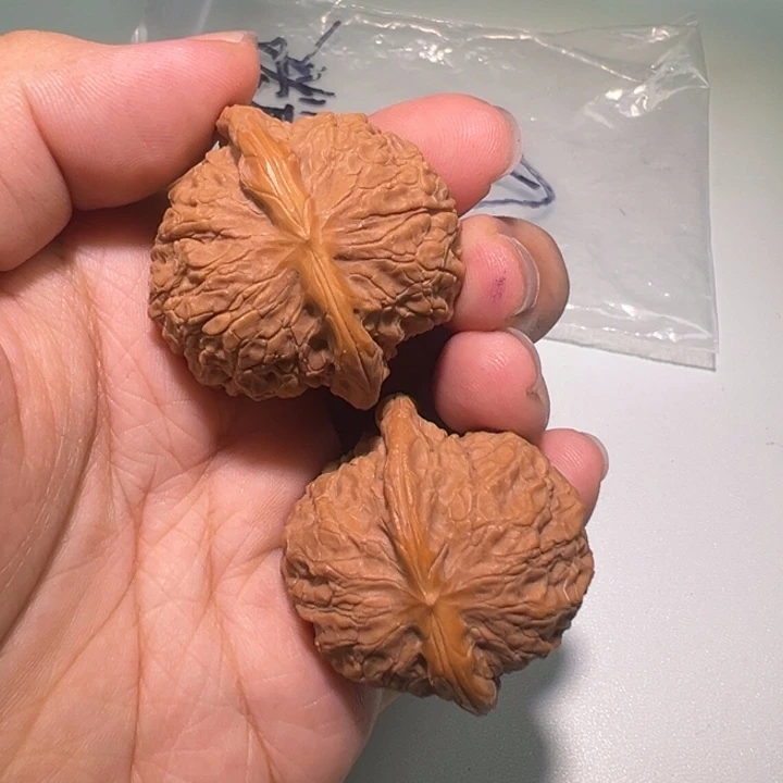莫***夺把件文玩核桃37血麒麟