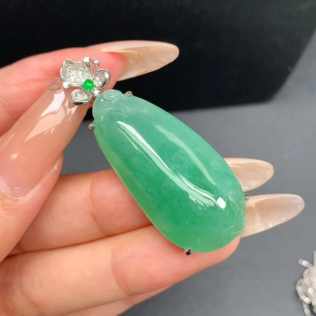 【闪购商品】翡翠18K金镶嵌颈饰福瓜