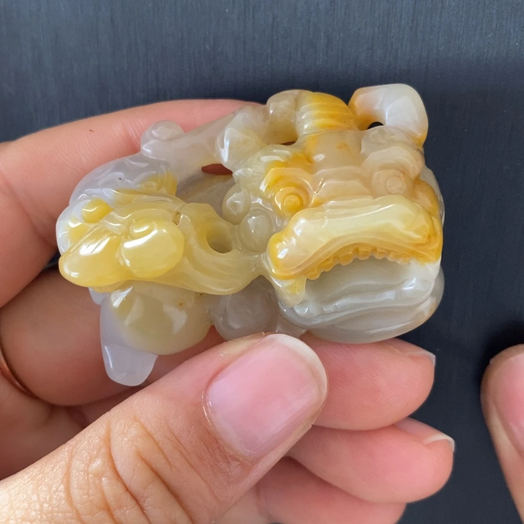 石英质玉（黄龙玉）颈饰未镶嵌