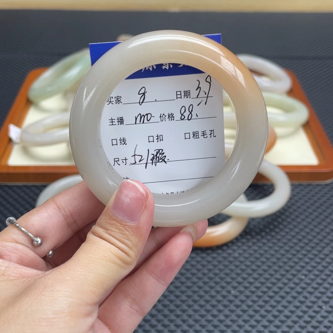 石英质玉手镯未镶嵌