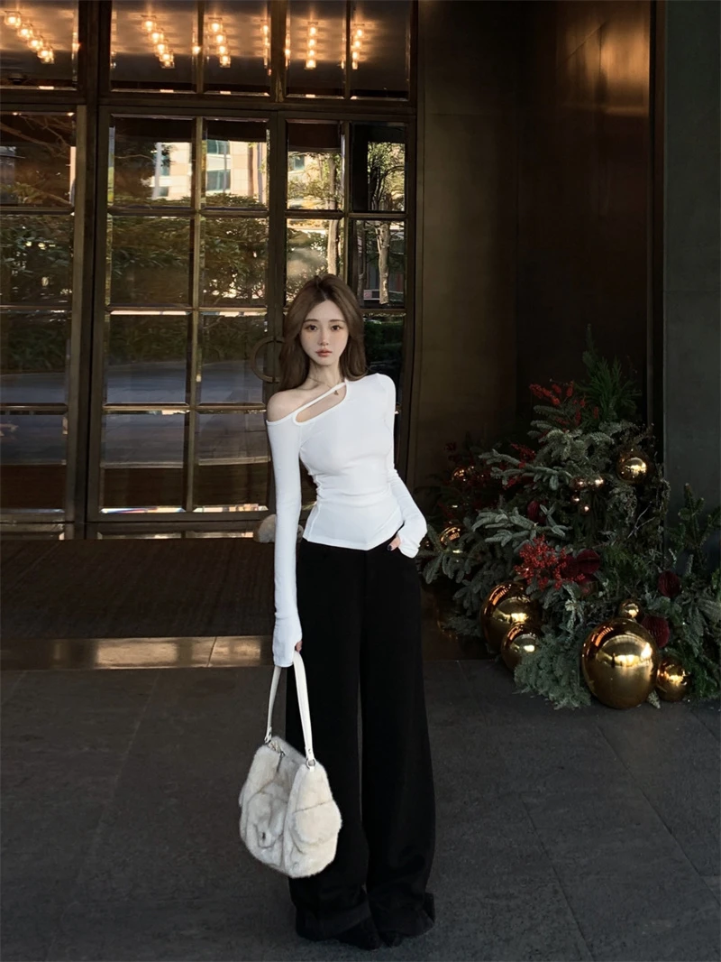 辣妹露肩长袖修身T恤女冬季收腰紧身内搭设计感白色显瘦打底上衣