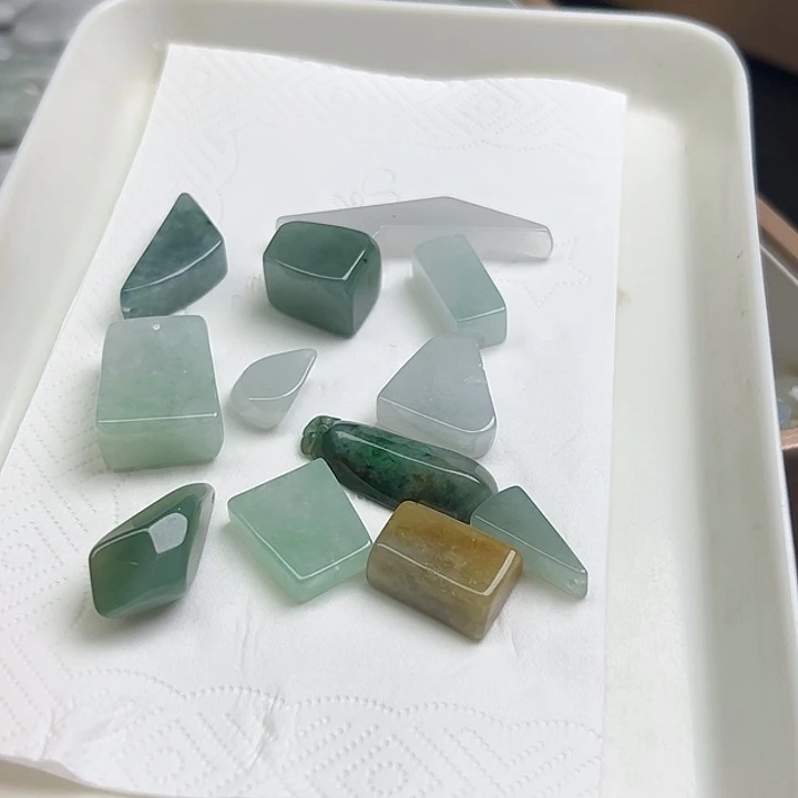 攸***宝翡翠未镶嵌颈饰天然翡翠