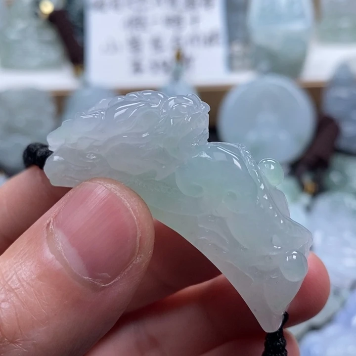 翡翠颈饰未镶嵌翡翠