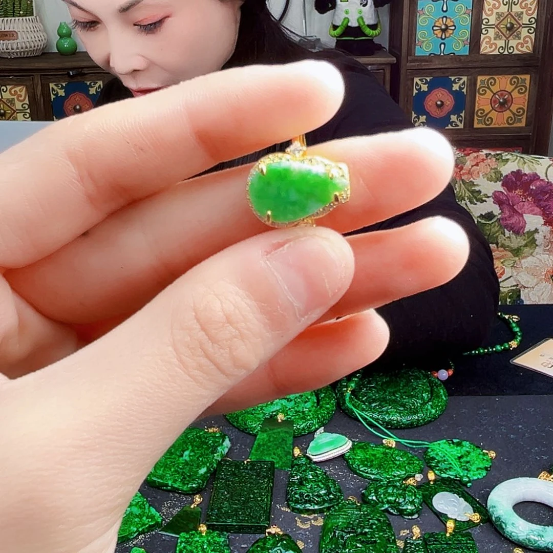 颈饰银S925镶嵌翡翠多样性