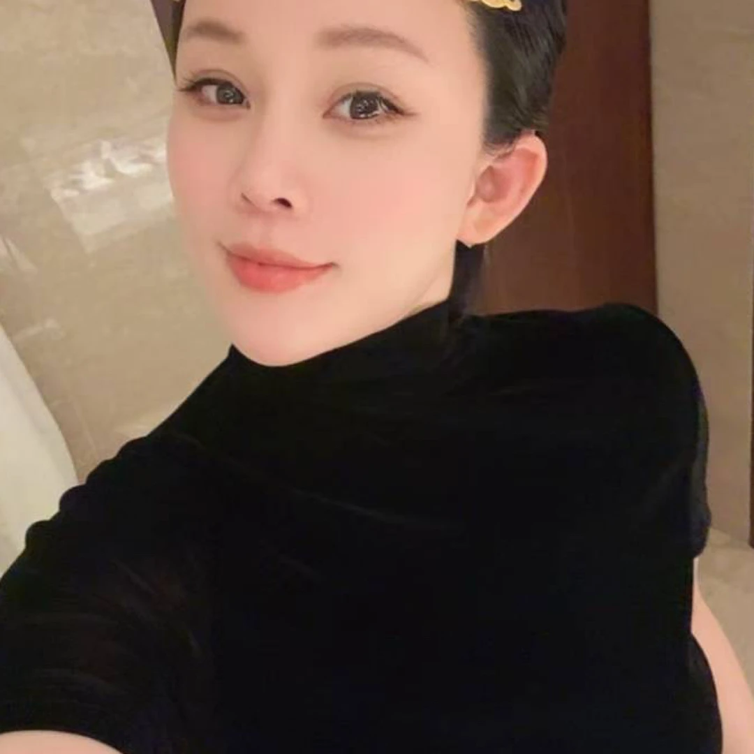 JING2025秋季新款轻奢高领短袖T恤女装百搭潮流气质上衣时尚