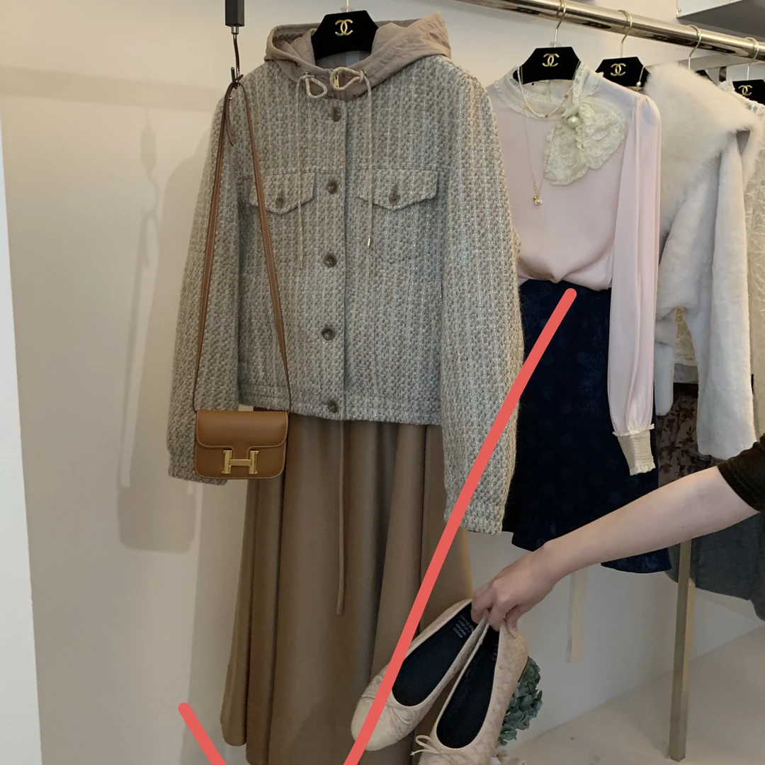 “连帽的香香 好喜欢”百搭浅卡其短外套～