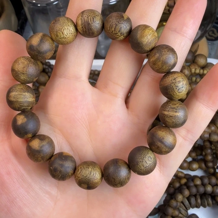 赵***赵沉香沉香碎屑莺歌绿奇楠绿1.2圆珠9克➕